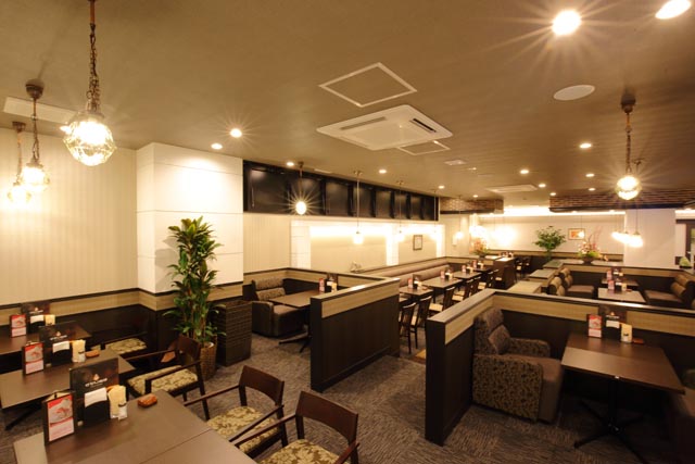写真：広島千田町店テーブル席